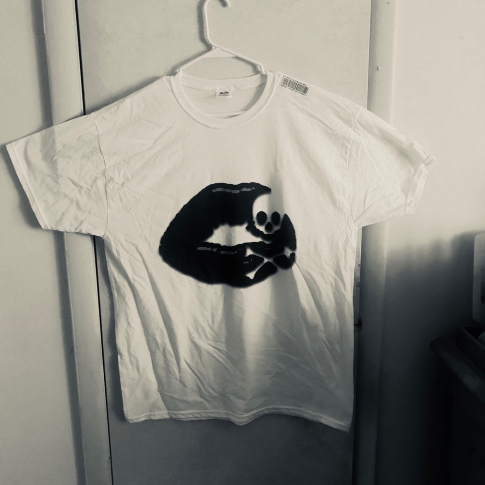 Skull on lips T-shirt